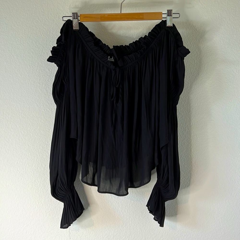 Forever 21 off shoulder top black small